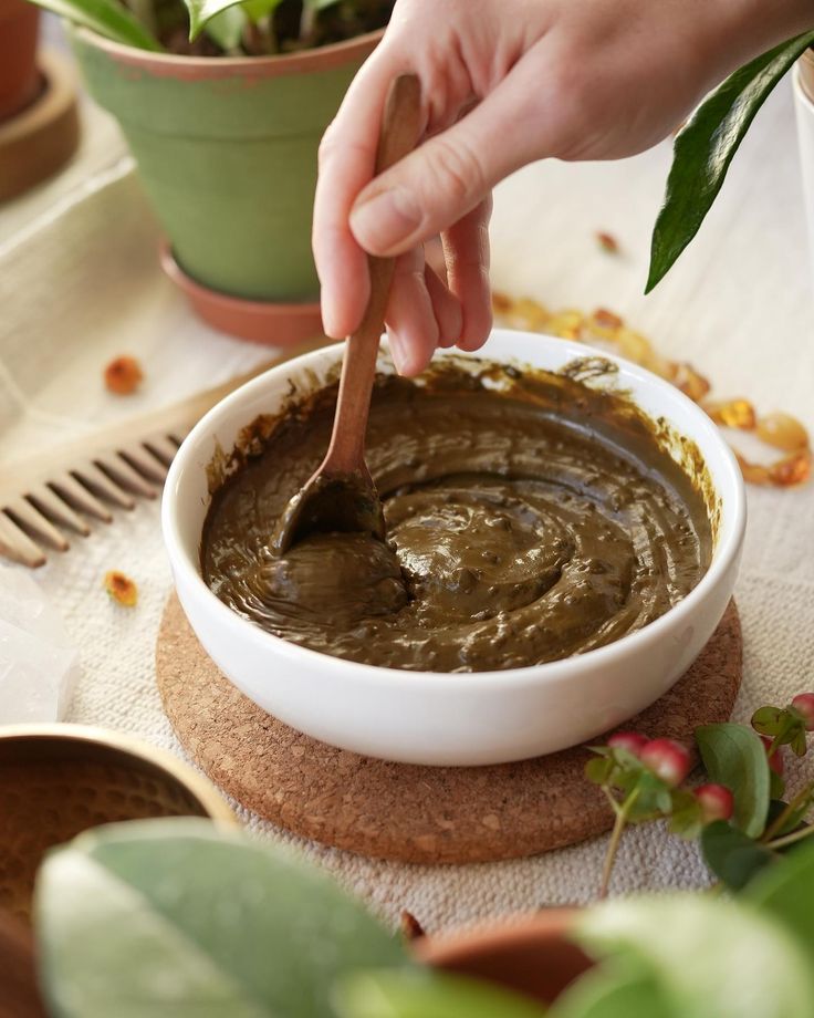 Mehndi Application (Conditioning & Nourishment